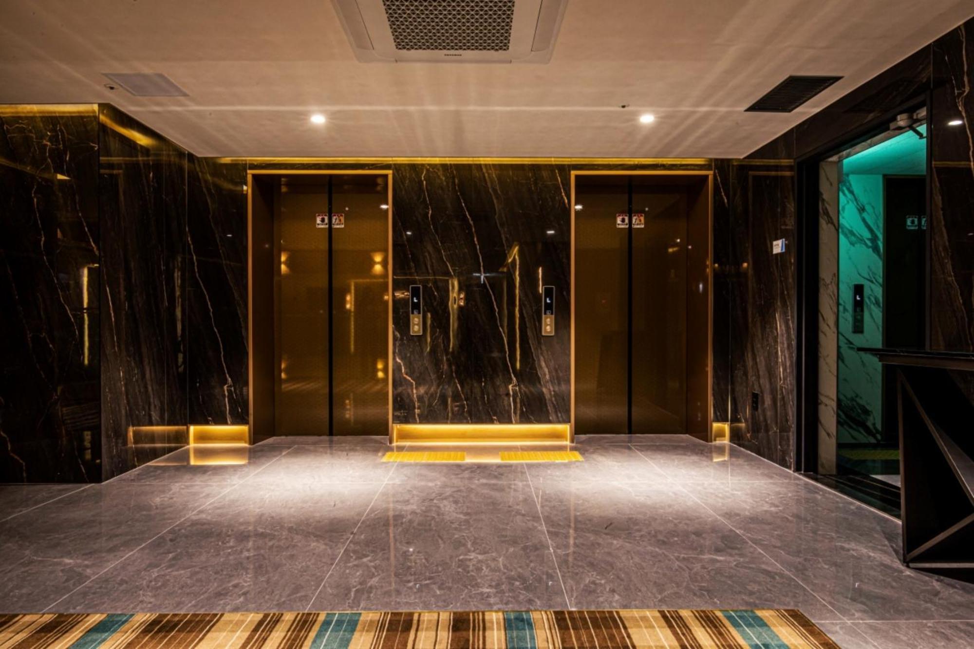 โรงแรม Bolton 4*